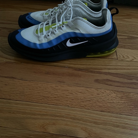 Men’s Nike Air Max Axis Sneakers - Picture 6 of 9